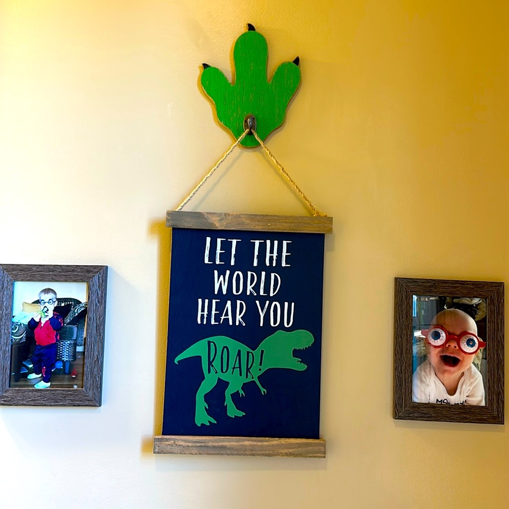 Dinosaur wall hook